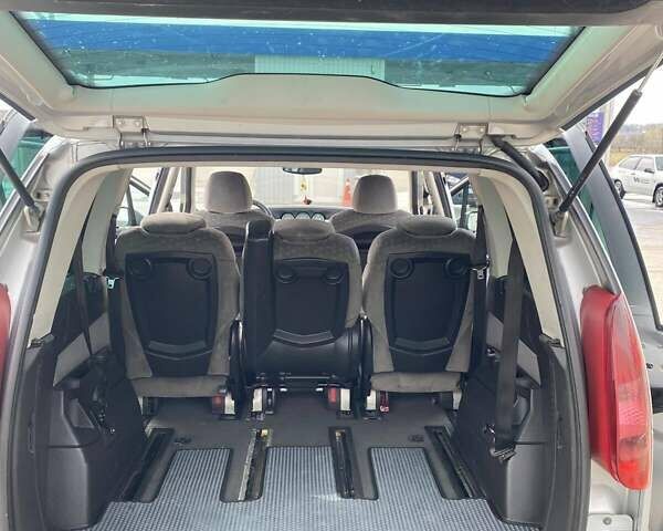 Серый Пежо 807, объемом двигателя 2 л и пробегом 295 тыс. км за 5200 $, фото 23 на Automoto.ua