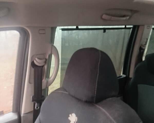 Серый Пежо 807, объемом двигателя 2 л и пробегом 330 тыс. км за 6000 $, фото 1 на Automoto.ua