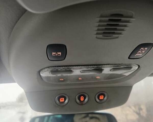 Серый Пежо 807, объемом двигателя 2 л и пробегом 330 тыс. км за 6000 $, фото 5 на Automoto.ua