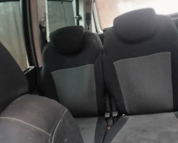 Серый Пежо 807, объемом двигателя 2 л и пробегом 330 тыс. км за 6000 $, фото 2 на Automoto.ua