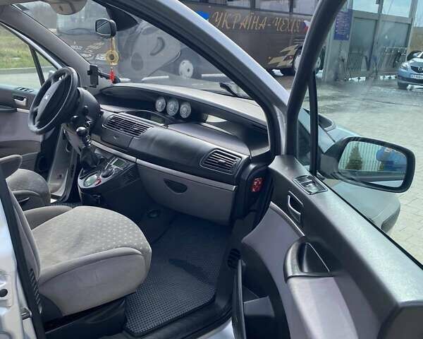 Серый Пежо 807, объемом двигателя 2 л и пробегом 295 тыс. км за 5200 $, фото 19 на Automoto.ua