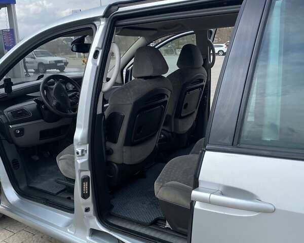 Серый Пежо 807, объемом двигателя 2 л и пробегом 295 тыс. км за 5200 $, фото 10 на Automoto.ua