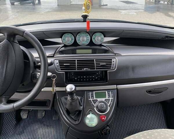 Серый Пежо 807, объемом двигателя 2 л и пробегом 295 тыс. км за 5200 $, фото 14 на Automoto.ua