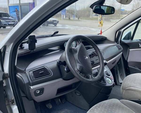 Серый Пежо 807, объемом двигателя 2 л и пробегом 295 тыс. км за 5200 $, фото 13 на Automoto.ua