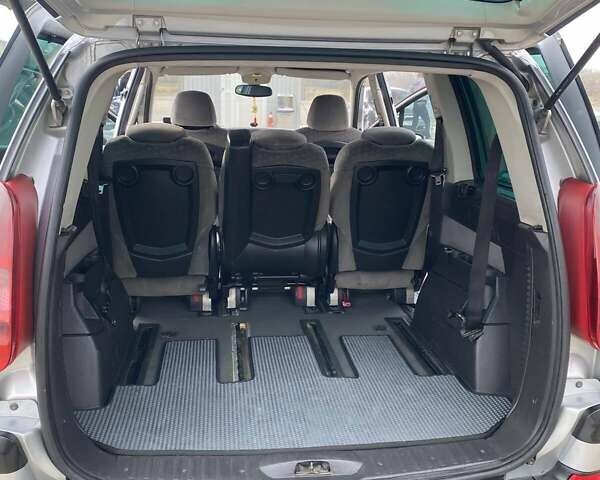 Серый Пежо 807, объемом двигателя 2 л и пробегом 295 тыс. км за 5200 $, фото 18 на Automoto.ua