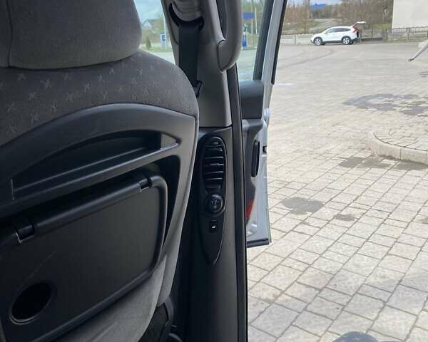 Серый Пежо 807, объемом двигателя 2 л и пробегом 295 тыс. км за 5200 $, фото 26 на Automoto.ua