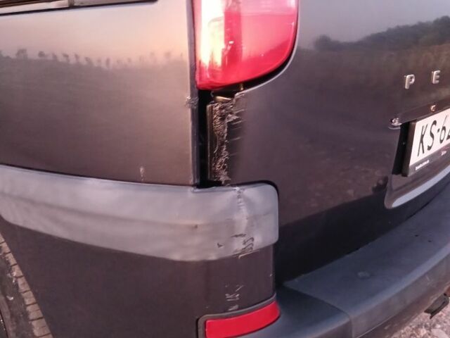 Серый Пежо 807, объемом двигателя 2 л и пробегом 350 тыс. км за 1700 $, фото 5 на Automoto.ua