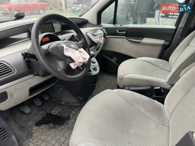 Серый Пежо 807, объемом двигателя 2 л и пробегом 230 тыс. км за 1850 $, фото 6 на Automoto.ua