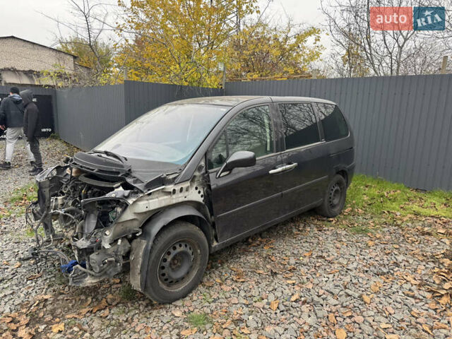 Серый Пежо 807, объемом двигателя 2 л и пробегом 230 тыс. км за 1850 $, фото 3 на Automoto.ua