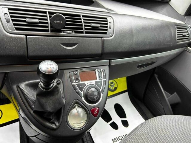 Сірий Пежо 807, об'ємом двигуна 2 л та пробігом 242 тис. км за 6300 $, фото 8 на Automoto.ua