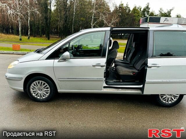 Сірий Пежо 807, об'ємом двигуна 2.2 л та пробігом 150 тис. км за 8500 $, фото 1 на Automoto.ua