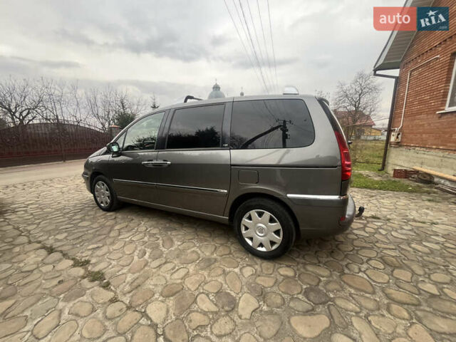 Серый Пежо 807, объемом двигателя 2 л и пробегом 300 тыс. км за 5900 $, фото 5 на Automoto.ua