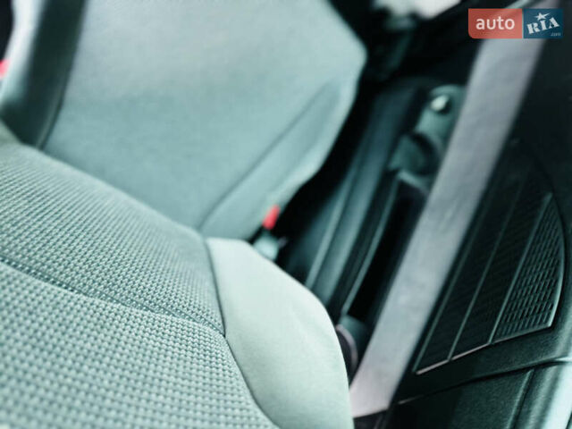 Серый Пежо 807, объемом двигателя 2 л и пробегом 206 тыс. км за 6850 $, фото 26 на Automoto.ua