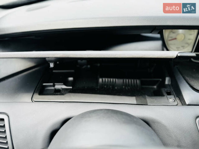 Серый Пежо 807, объемом двигателя 2 л и пробегом 206 тыс. км за 6850 $, фото 60 на Automoto.ua