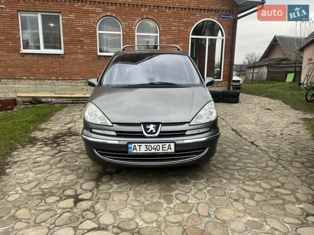 Серый Пежо 807, объемом двигателя 2 л и пробегом 300 тыс. км за 5900 $, фото 1 на Automoto.ua
