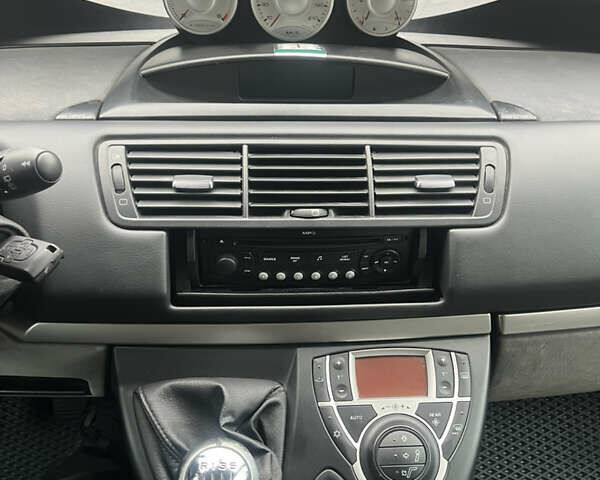 Серый Пежо 807, объемом двигателя 2 л и пробегом 300 тыс. км за 5900 $, фото 22 на Automoto.ua