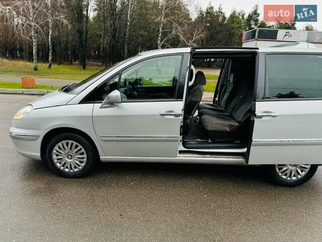 Серый Пежо 807, объемом двигателя 2.18 л и пробегом 155 тыс. км за 7500 $, фото 4 на Automoto.ua