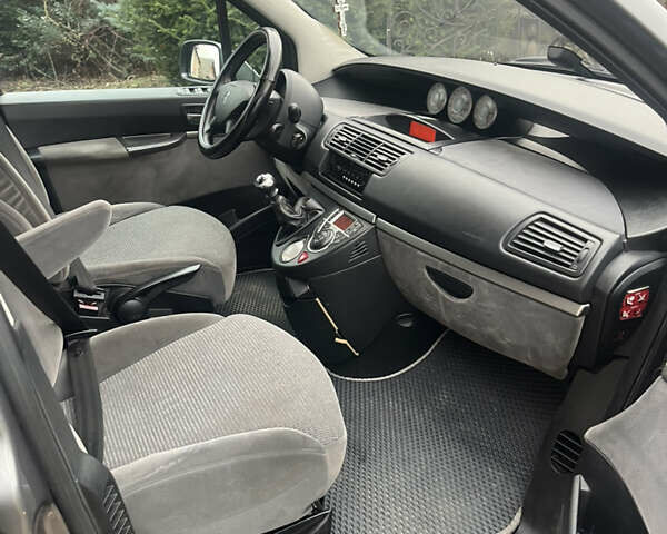 Серый Пежо 807, объемом двигателя 2 л и пробегом 300 тыс. км за 5900 $, фото 13 на Automoto.ua