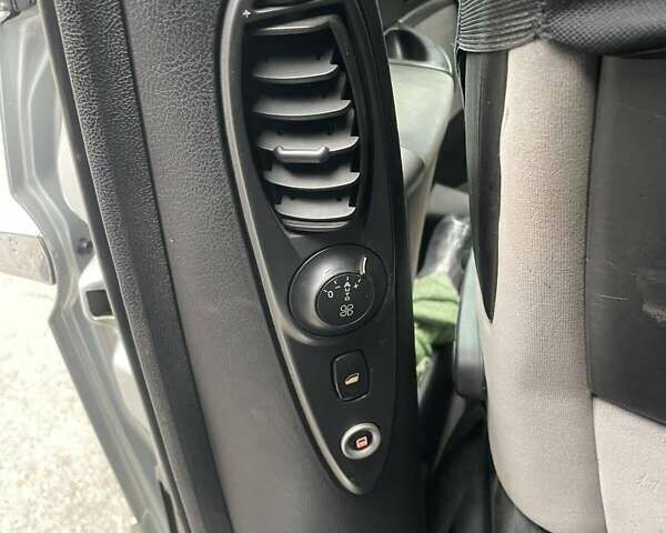 Серый Пежо 807, объемом двигателя 2.2 л и пробегом 290 тыс. км за 6000 $, фото 8 на Automoto.ua