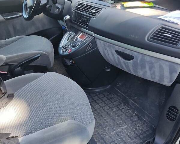 Серый Пежо 807, объемом двигателя 2 л и пробегом 271 тыс. км за 6000 $, фото 6 на Automoto.ua