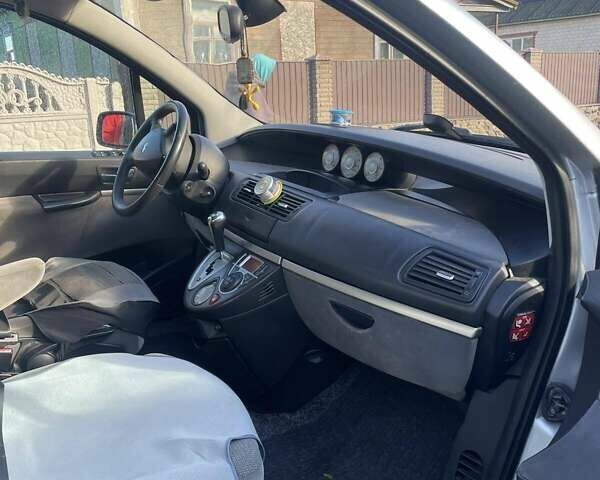 Серый Пежо 807, объемом двигателя 2.2 л и пробегом 290 тыс. км за 6000 $, фото 3 на Automoto.ua