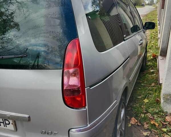 Серый Пежо 807, объемом двигателя 2.2 л и пробегом 240 тыс. км за 6800 $, фото 3 на Automoto.ua