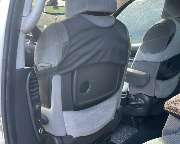 Серый Пежо 807, объемом двигателя 2.2 л и пробегом 290 тыс. км за 6000 $, фото 10 на Automoto.ua