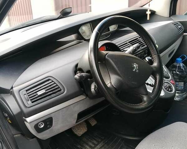 Серый Пежо 807, объемом двигателя 2.2 л и пробегом 240 тыс. км за 6800 $, фото 4 на Automoto.ua