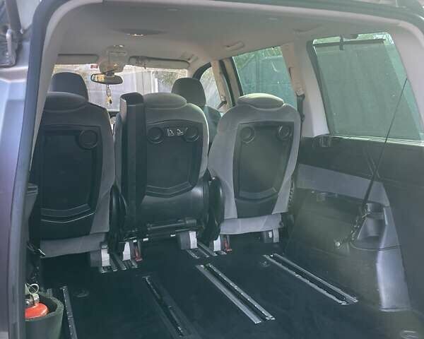 Серый Пежо 807, объемом двигателя 2.2 л и пробегом 290 тыс. км за 6000 $, фото 4 на Automoto.ua