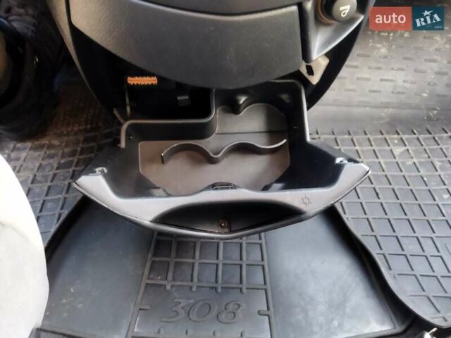 Серый Пежо 807, объемом двигателя 2 л и пробегом 259 тыс. км за 7000 $, фото 13 на Automoto.ua