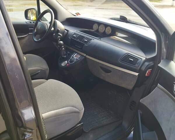 Серый Пежо 807, объемом двигателя 2 л и пробегом 259 тыс. км за 7000 $, фото 7 на Automoto.ua