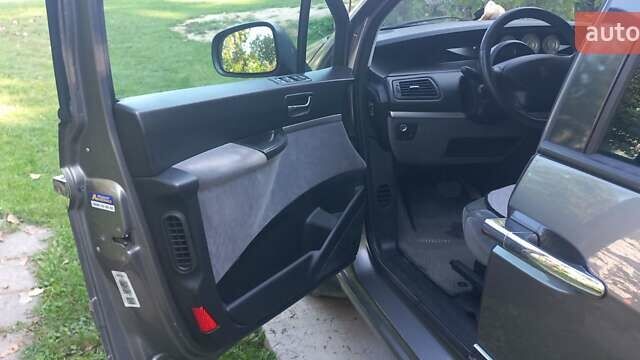 Серый Пежо 807, объемом двигателя 2 л и пробегом 265 тыс. км за 9000 $, фото 16 на Automoto.ua