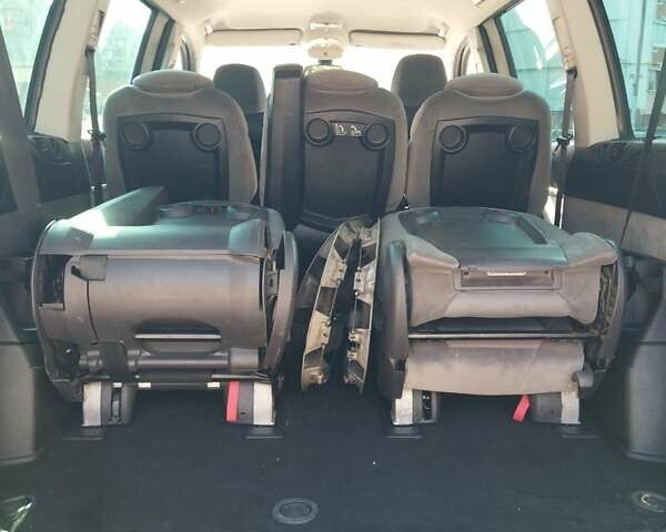 Серый Пежо 807, объемом двигателя 2 л и пробегом 259 тыс. км за 7000 $, фото 5 на Automoto.ua