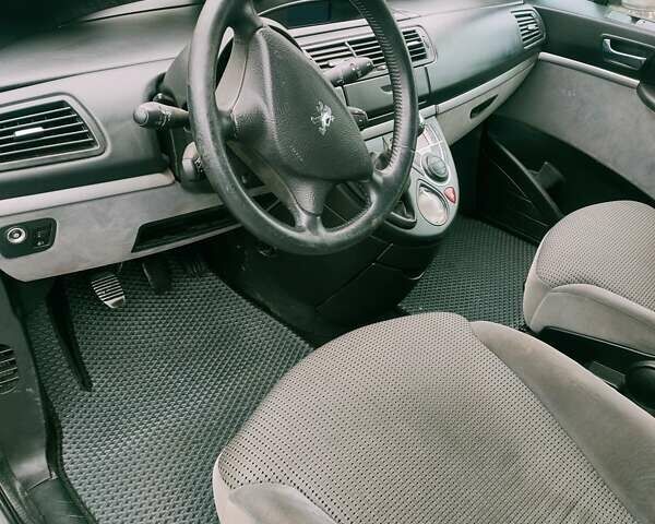 Серый Пежо 807, объемом двигателя 2 л и пробегом 248 тыс. км за 7000 $, фото 5 на Automoto.ua