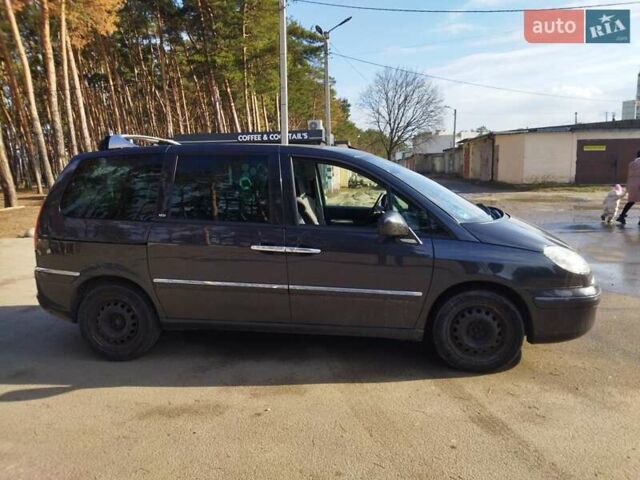 Серый Пежо 807, объемом двигателя 2 л и пробегом 259 тыс. км за 7000 $, фото 2 на Automoto.ua