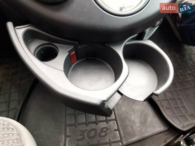 Серый Пежо 807, объемом двигателя 2 л и пробегом 259 тыс. км за 7000 $, фото 32 на Automoto.ua