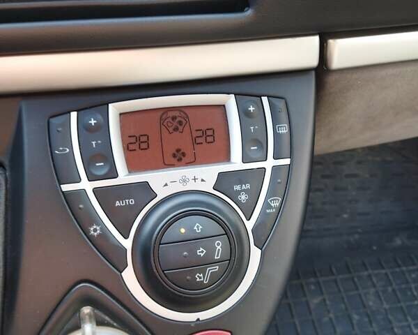 Серый Пежо 807, объемом двигателя 2 л и пробегом 259 тыс. км за 7000 $, фото 10 на Automoto.ua