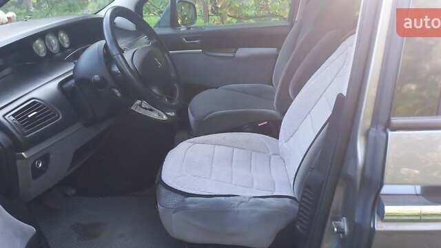 Серый Пежо 807, объемом двигателя 2 л и пробегом 265 тыс. км за 9000 $, фото 7 на Automoto.ua