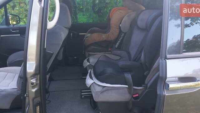 Серый Пежо 807, объемом двигателя 2 л и пробегом 265 тыс. км за 9000 $, фото 2 на Automoto.ua