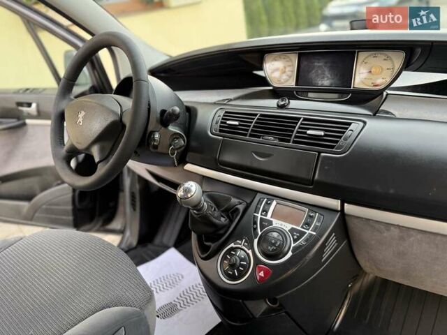 Серый Пежо 807, объемом двигателя 2 л и пробегом 195 тыс. км за 7250 $, фото 61 на Automoto.ua