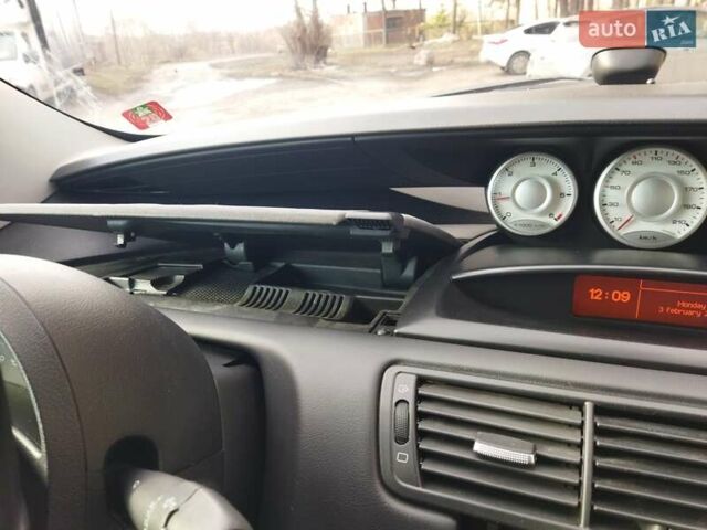 Серый Пежо 807, объемом двигателя 2 л и пробегом 259 тыс. км за 7000 $, фото 31 на Automoto.ua