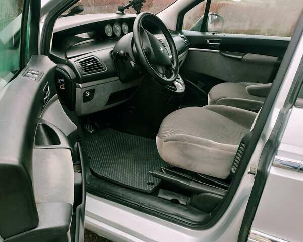 Серый Пежо 807, объемом двигателя 2 л и пробегом 248 тыс. км за 7000 $, фото 9 на Automoto.ua