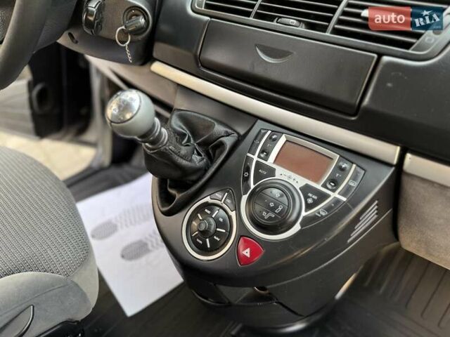 Серый Пежо 807, объемом двигателя 2 л и пробегом 195 тыс. км за 7250 $, фото 62 на Automoto.ua