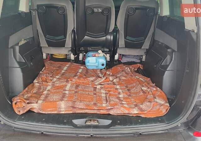 Серый Пежо 807, объемом двигателя 2 л и пробегом 230 тыс. км за 7745 $, фото 1 на Automoto.ua