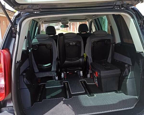 Серый Пежо 807, объемом двигателя 2 л и пробегом 183 тыс. км за 8950 $, фото 5 на Automoto.ua