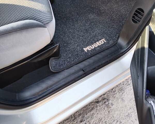 Сірий Пежо 807, об'ємом двигуна 2 л та пробігом 180 тис. км за 9500 $, фото 1 на Automoto.ua