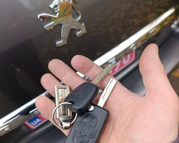 Сірий Пежо 807, об'ємом двигуна 2 л та пробігом 240 тис. км за 8900 $, фото 29 на Automoto.ua