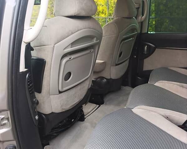 Сірий Пежо 807, об'ємом двигуна 2 л та пробігом 240 тис. км за 8900 $, фото 52 на Automoto.ua