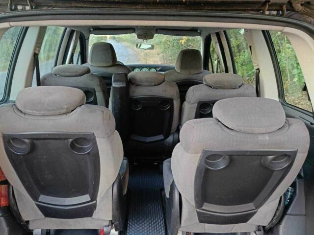 Серый Пежо 807, объемом двигателя 2.2 л и пробегом 322 тыс. км за 4700 $, фото 3 на Automoto.ua