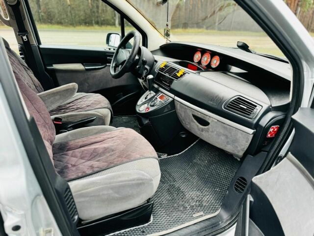 Сірий Пежо 807, об'ємом двигуна 2.2 л та пробігом 155 тис. км за 8000 $, фото 6 на Automoto.ua